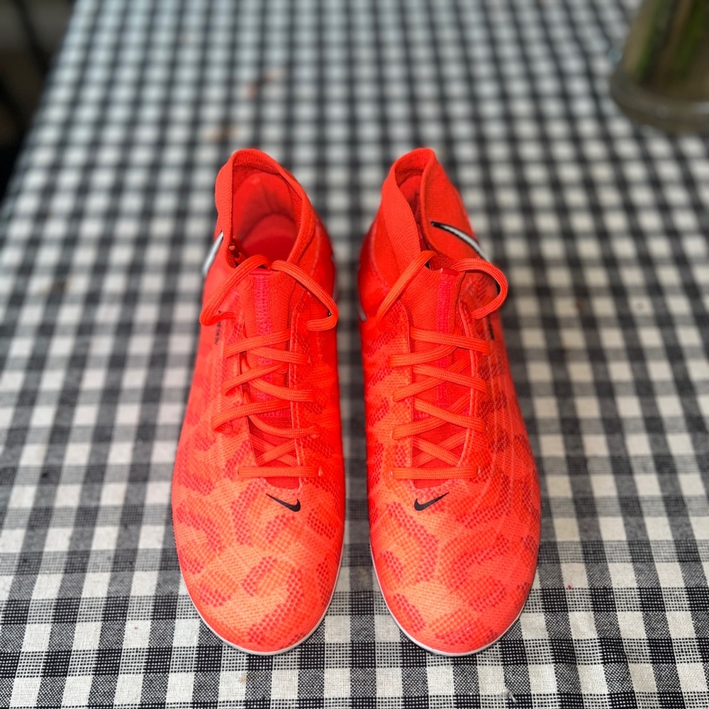 Nike Women's Phantom Luna soccer cleats